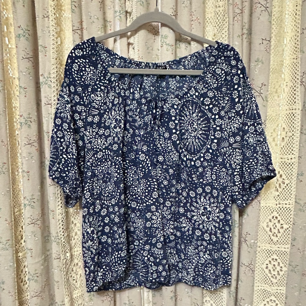 4/$25 Torrid Size 0 Navy Blue Boho Peasant Blouse Medallion Print EUC